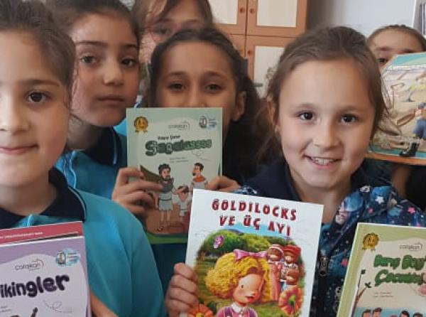 Izmir Torbalı Ayrancilar Atatürk İlkokuluna Sevgiler ...Kitaplar paylaşılmalı ki bilgi her yere ulaşsın... Biz İzmir´e Kucak dolusu sevgi kucak dolusu bilgi gönderdik.